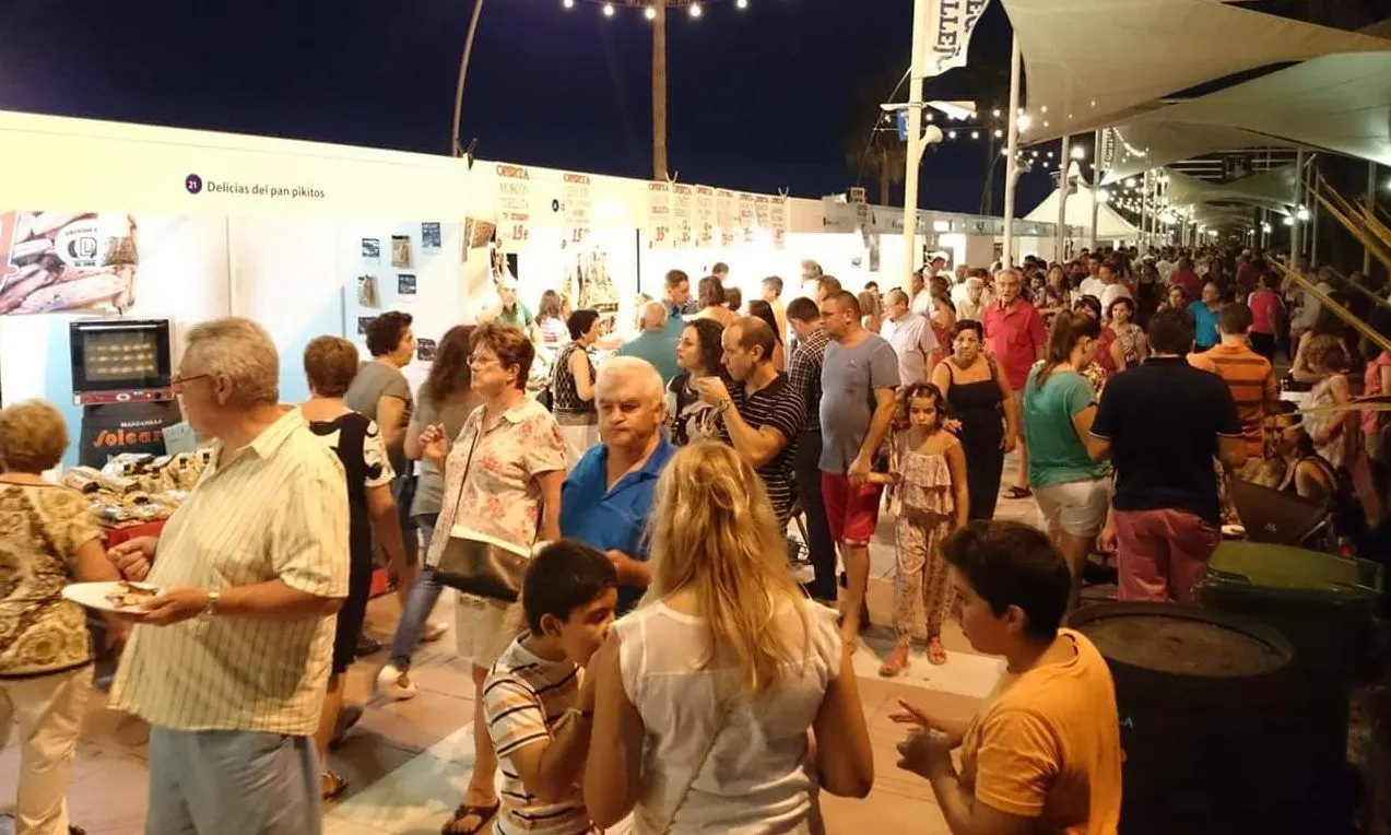 A carver serves the public at her stand, 2019